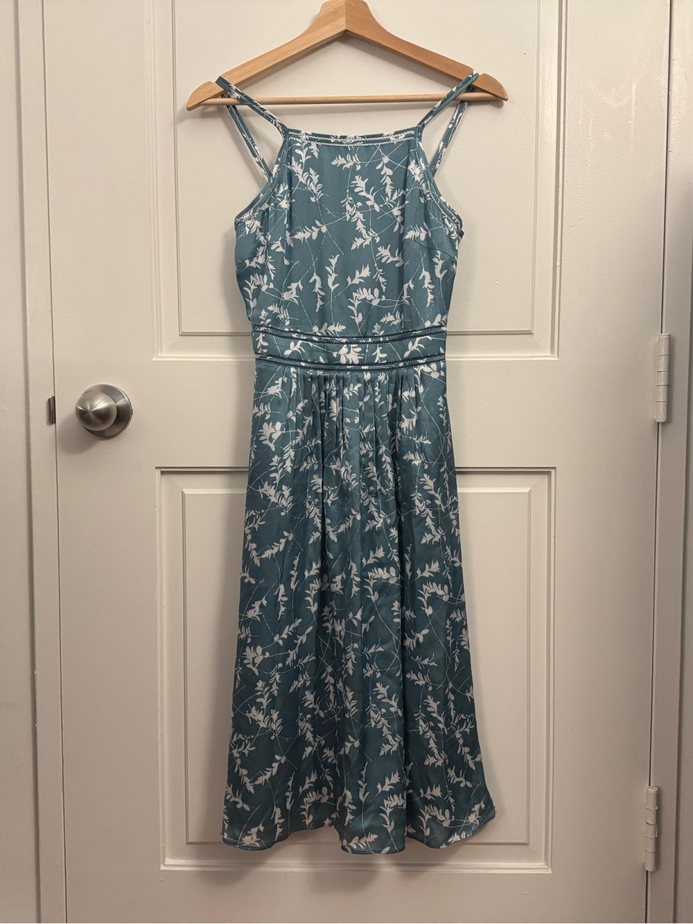 100% real silk Teal midi dress with white Floral print, club Monaco, Like New!